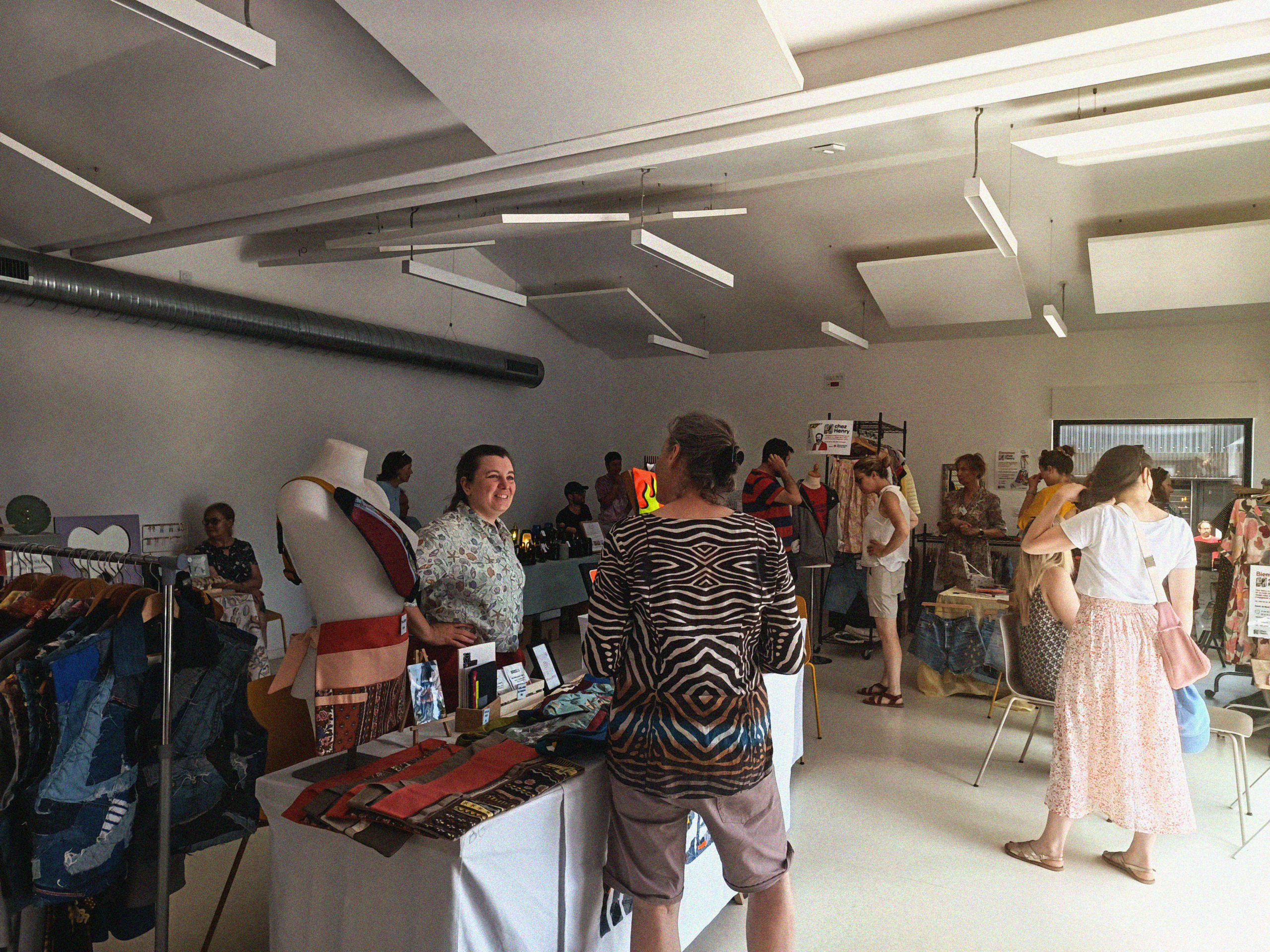 marché de créatrices dans la salle partagée de La Cabane, à ViaSilva (Cesson-Sévigné).